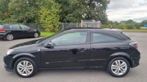 2009 Vauxhall Astra 1.4 I 16v Sxi in Black — image 3