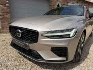 2022 Volvo V60 2.0 Ultimate T6 AWD (350 Hp) Auto in Gold — image 5