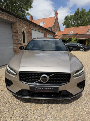 2022 Volvo V60 2.0 Ultimate T6 AWD (350 Hp) Auto in Gold — image 6