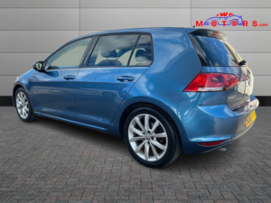2013 Volkswagen Golf 2.0 Tdi Bluemotion Tech Gt in Blue — image 5