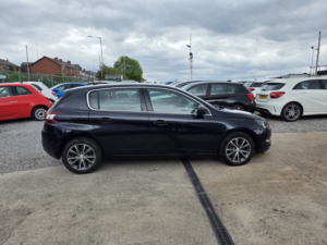 2017 Peugeot 308 1.6 Bluehdi Allure in Blue — image 5