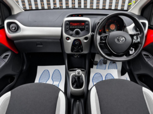 2015 Toyota Aygo 1.0 Vvt-I X-Play Euro 5 5dr Euro 5 in Red — image 3