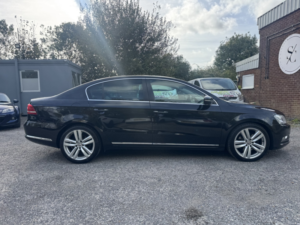 2014 Volkswagen Passat 2.0 Tdi Bluemotion Tech Highline in Black — image 2