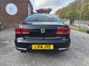 2014 Volkswagen Passat 2.0 Tdi Bluemotion Tech Highline in Black — image 4