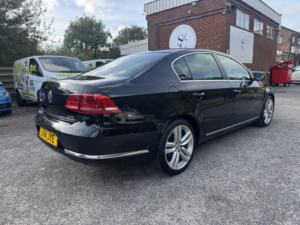 2014 Volkswagen Passat 2.0 Tdi Bluemotion Tech Highline in Black — image 5