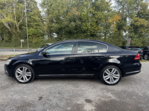 2014 Volkswagen Passat 2.0 Tdi Bluemotion Tech Highline in Black — image 6