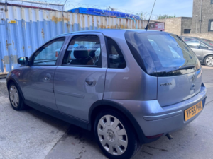 2005 Vauxhall Corsa 1.2i 16v Design Easytronic 5dr (a/c) in Silver — image 3