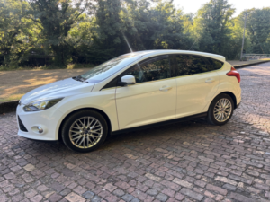 2012 Ford Focus 1.0 T Ecoboost Zetec in White — image 3