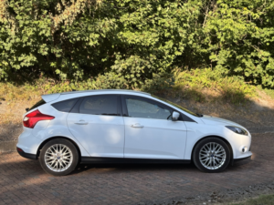 2012 Ford Focus 1.0 T Ecoboost Zetec in White — image 4