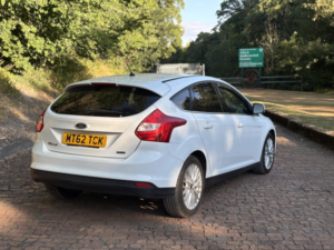 2012 Ford Focus 1.0 T Ecoboost Zetec in White — image 5