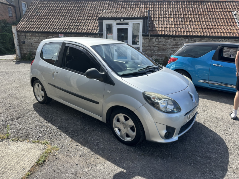 2008 Renault Twingo 1.2 16v Dynamique in Silver — image 1