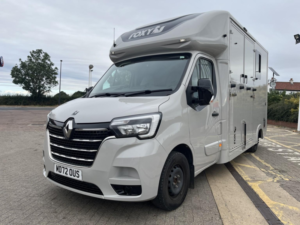 2022 Renault Master 2.3 Fwd Lm35 Dci 135 Business+ My22 in White — image 3
