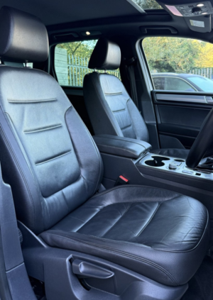 2016 Volkswagen Touareg 3.0 Tdi V6 Bluemotion Tech R-Line in Grey — image 5