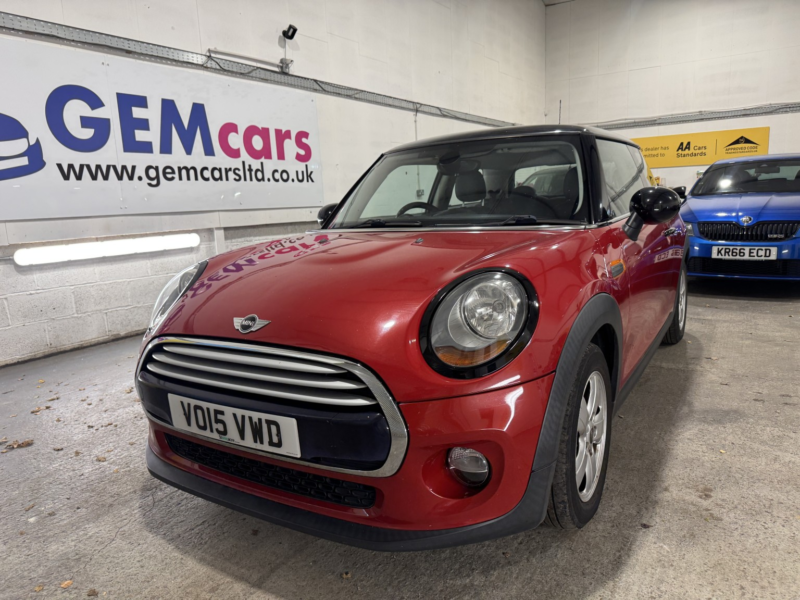 2015 MINI Hatch 1.5 Cooper 3-Door Hatch in Red — image 1