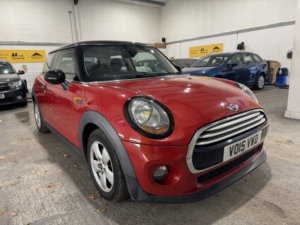 2015 MINI Hatch 1.5 Cooper 3-Door Hatch in Red — image 3