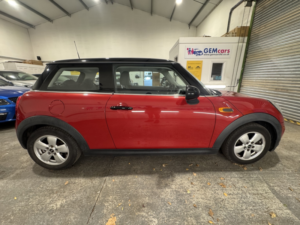 2015 MINI Hatch 1.5 Cooper 3-Door Hatch in Red — image 4