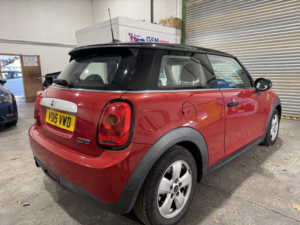 2015 MINI Hatch 1.5 Cooper 3-Door Hatch in Red — image 5