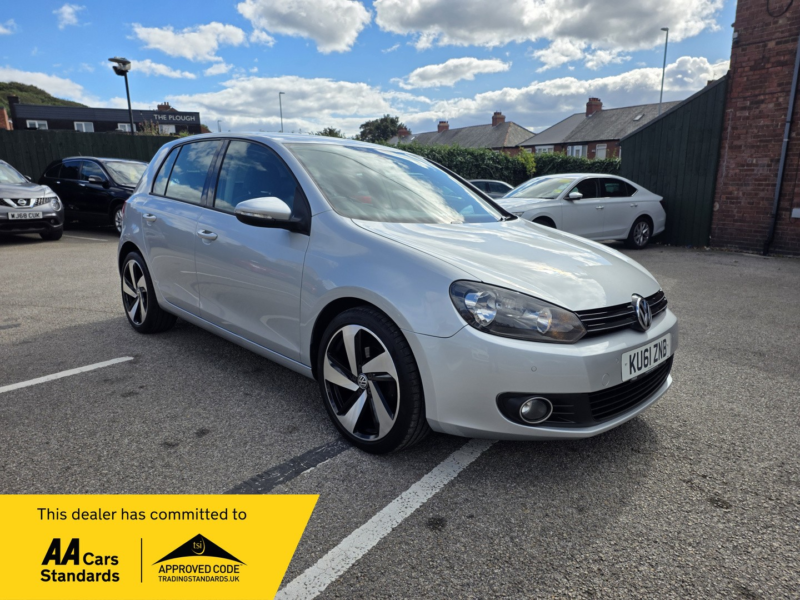 2011 Volkswagen Golf 1.6 Tdi Match in Silver — image 1