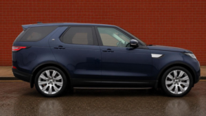 2017 Land Rover Discovery 2.0 Sd4 Hse Auto 4WD Euro 6 (s/s) 5dr in Blue — image 5