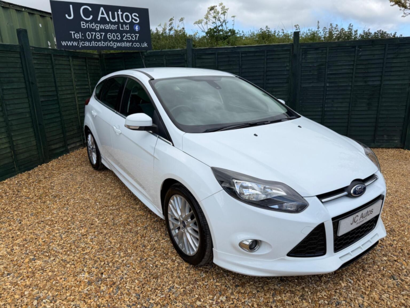 2014 Ford Focus 1.6t Ecoboost Zetec S Euro 5 (s/s) 5dr in White — image 1