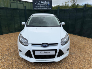 2014 Ford Focus 1.6t Ecoboost Zetec S Euro 5 (s/s) 5dr in White — image 2