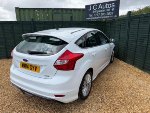 2014 Ford Focus 1.6t Ecoboost Zetec S Euro 5 (s/s) 5dr in White — image 4