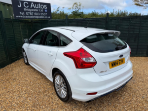 2014 Ford Focus 1.6t Ecoboost Zetec S Euro 5 (s/s) 5dr in White — image 6