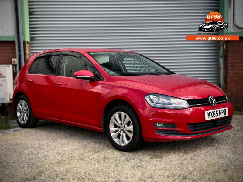 2015 Volkswagen Golf 2015 Golf 1.2 Tsi Bluemotion Dsg, Automatic in Red — image 1