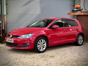 2015 Volkswagen Golf 2015 Golf 1.2 Tsi Bluemotion Dsg, Automatic in Red — image 3