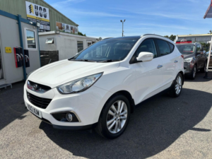 2013 Hyundai Ix35 2.0 Crdi Premium 4WD Euro 5 5dr in White — image 3