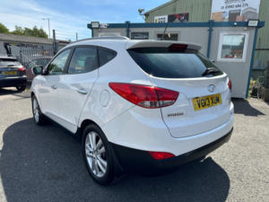 2013 Hyundai Ix35 2.0 Crdi Premium 4WD Euro 5 5dr in White — image 4