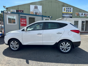 2013 Hyundai Ix35 2.0 Crdi Premium 4WD Euro 5 5dr in White — image 5