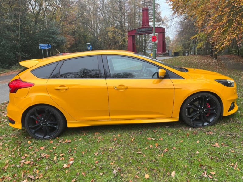 2018 Ford Focus 2.0 Tdci St-3 in Orange — image 1