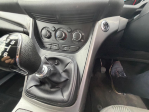 2015 Ford Kuga 2.0 Tdci Zetec 2WD Euro 6 (s/s) 5dr in Grey — image 5