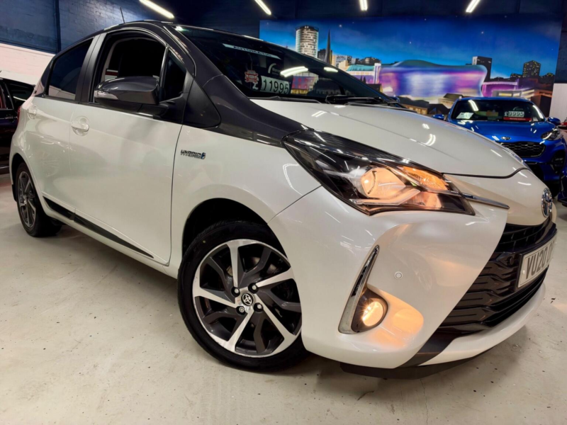 2020 Toyota Yaris 1.5 Vvt-H Y20 Bi-Tone E-CVT Euro 6 (s/s) 5dr in White — image 1
