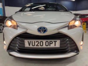 2020 Toyota Yaris 1.5 Vvt-H Y20 Bi-Tone E-CVT Euro 6 (s/s) 5dr in White — image 2