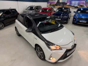 2020 Toyota Yaris 1.5 Vvt-H Y20 Bi-Tone E-CVT Euro 6 (s/s) 5dr in White — image 5