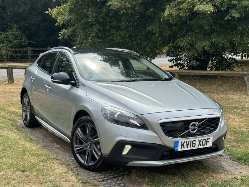2016 Volvo V40 Cross Country 2.0 Lux Nav D4 in Silver — image 1