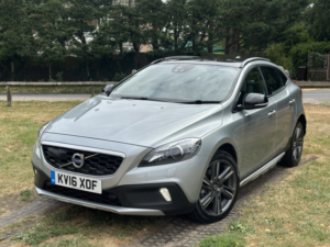 2016 Volvo V40 Cross Country 2.0 Lux Nav D4 in Silver — image 2