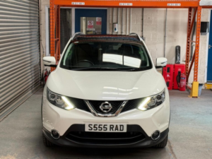 2016 Nissan Qashqai 1.2 Dig-T Tekna 2WD Euro 6 (s/s) 5dr in White — image 5