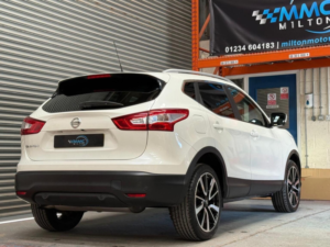 2016 Nissan Qashqai 1.2 Dig-T Tekna 2WD Euro 6 (s/s) 5dr in White — image 6