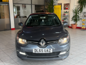2015 Renault Megane 1.5 Dynamique Nav Dci 110 in Grey — image 2