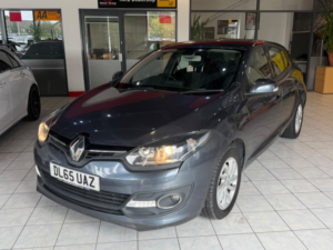 2015 Renault Megane 1.5 Dynamique Nav Dci 110 in Grey — image 3