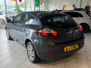 2015 Renault Megane 1.5 Dynamique Nav Dci 110 in Grey — image 5
