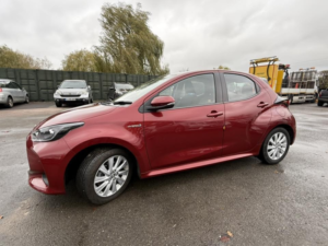 2021 Toyota Yaris 1.5 Vvt-H Icon in Red — image 3