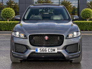 2019 Jaguar F-Pace 2.0 D180 Chequered Flag Auto AWD Euro 6 (s/s) 5dr in Grey — image 2