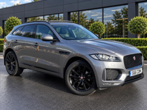 2019 Jaguar F-Pace 2.0 D180 Chequered Flag Auto AWD Euro 6 (s/s) 5dr in Grey — image 4