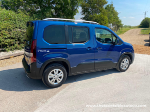 2021 Peugeot Rifter 1.5 Bluehdi Allure in Blue — image 4