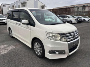2011 Honda Stepwagon 2.0 Spada Z 5dr 8 Seats in White — image 2