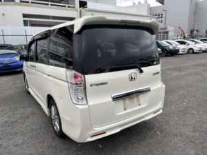 2011 Honda Stepwagon 2.0 Spada Z 5dr 8 Seats in White — image 4